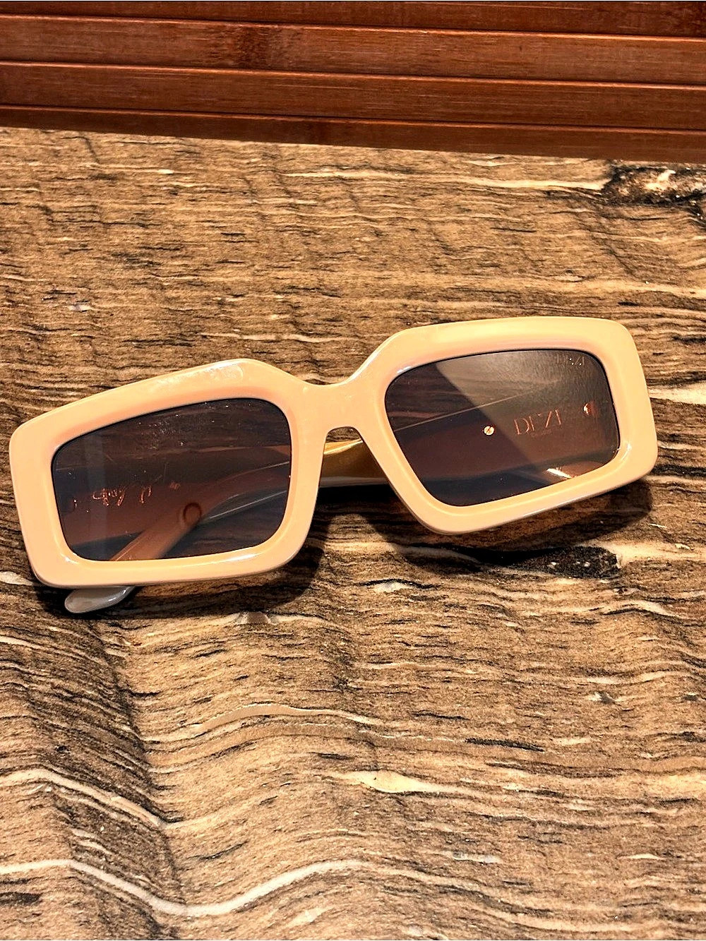 Dezi Pink Oversized Sunglasses Like New - Picture 2 of 7